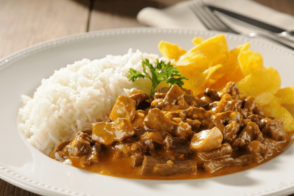 Strogonoff de filé mignon cremoso com cogumelos e conhaque 4 Strogonoff de filé mignon acompanhamentos.